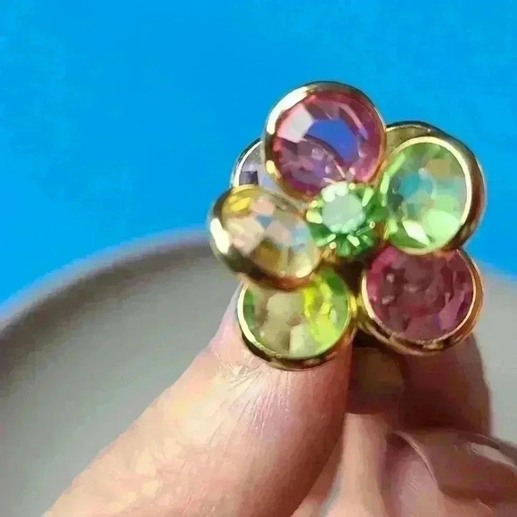 Vintage colorful glass flowers rhinestone gold tone earrings clip-on - Picture 5 of 12